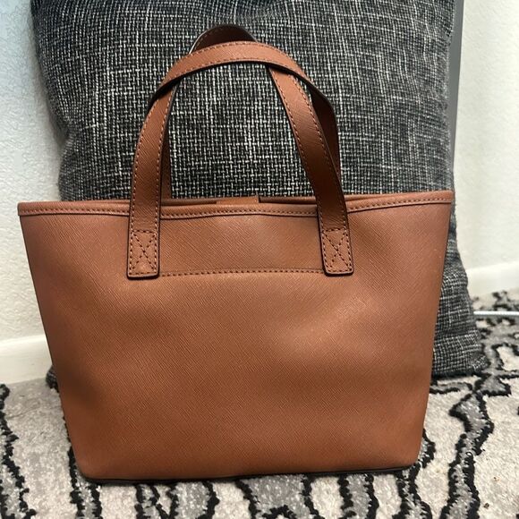 Michael Kors Tan Tote Bag with Gold Logo - Picture 3 of 10
